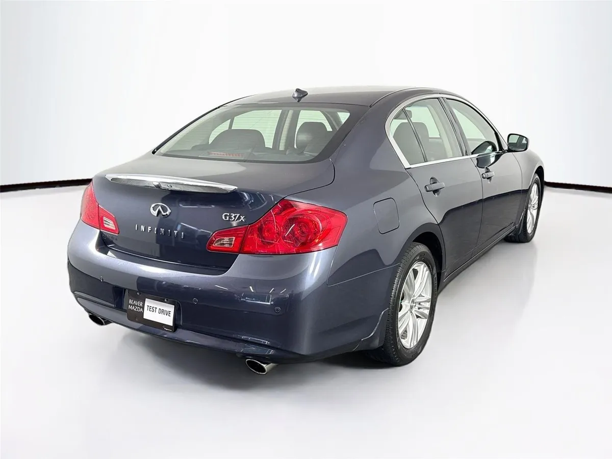 2011 INFINITI G37 Sedan x thumbnail 2