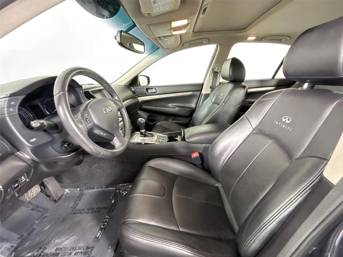 2011 INFINITI G37 Sedan x thumbnail 3
