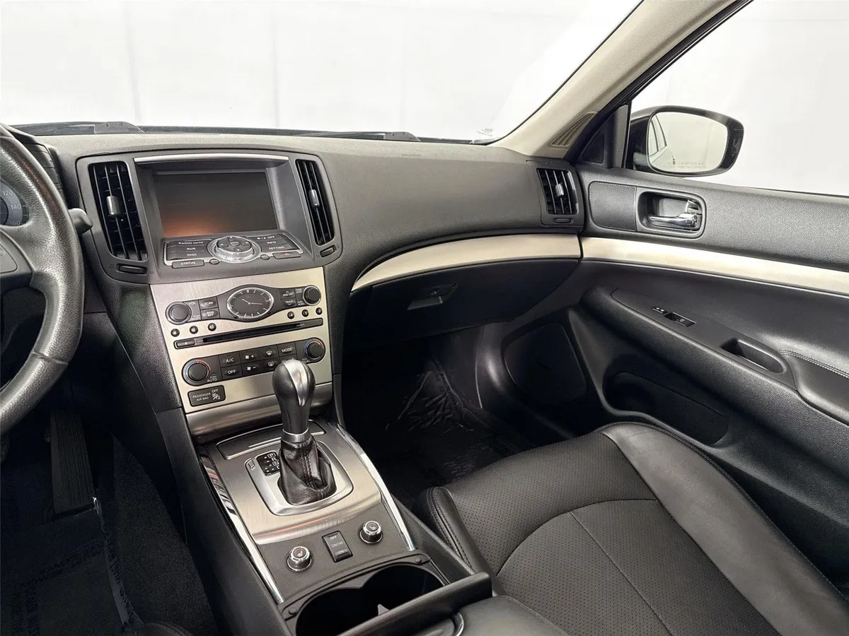 2011 INFINITI G37 Sedan x thumbnail 32