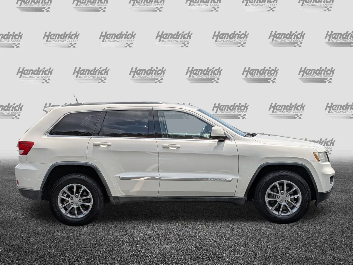 2011 Jeep Grand Cherokee Laredo thumbnail 10