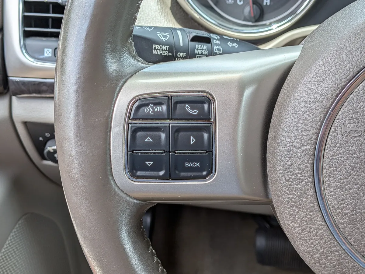 2011 Jeep Grand Cherokee Laredo thumbnail 18