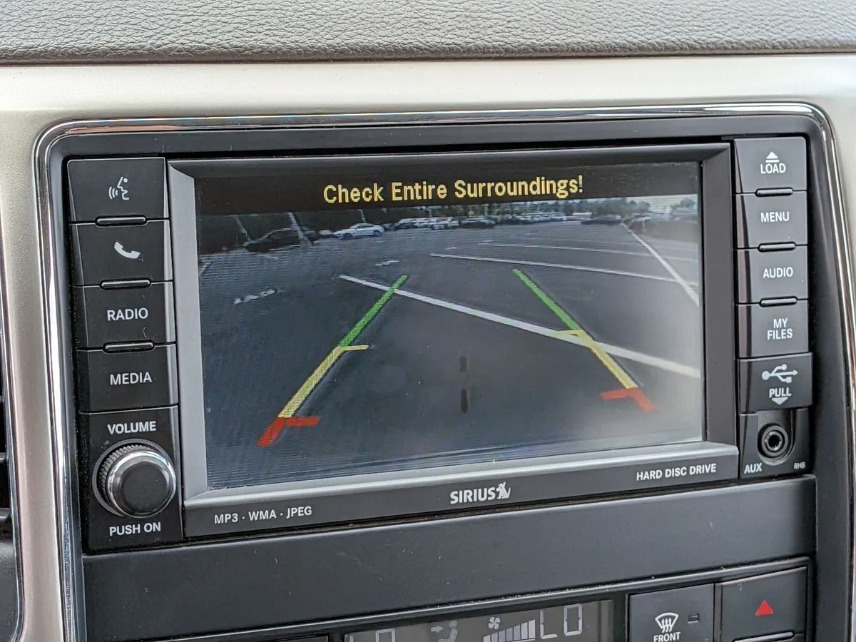 2011 Jeep Grand Cherokee Laredo thumbnail 23