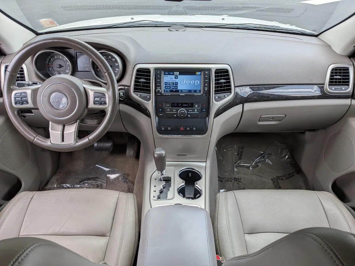 2011 Jeep Grand Cherokee Laredo thumbnail 28