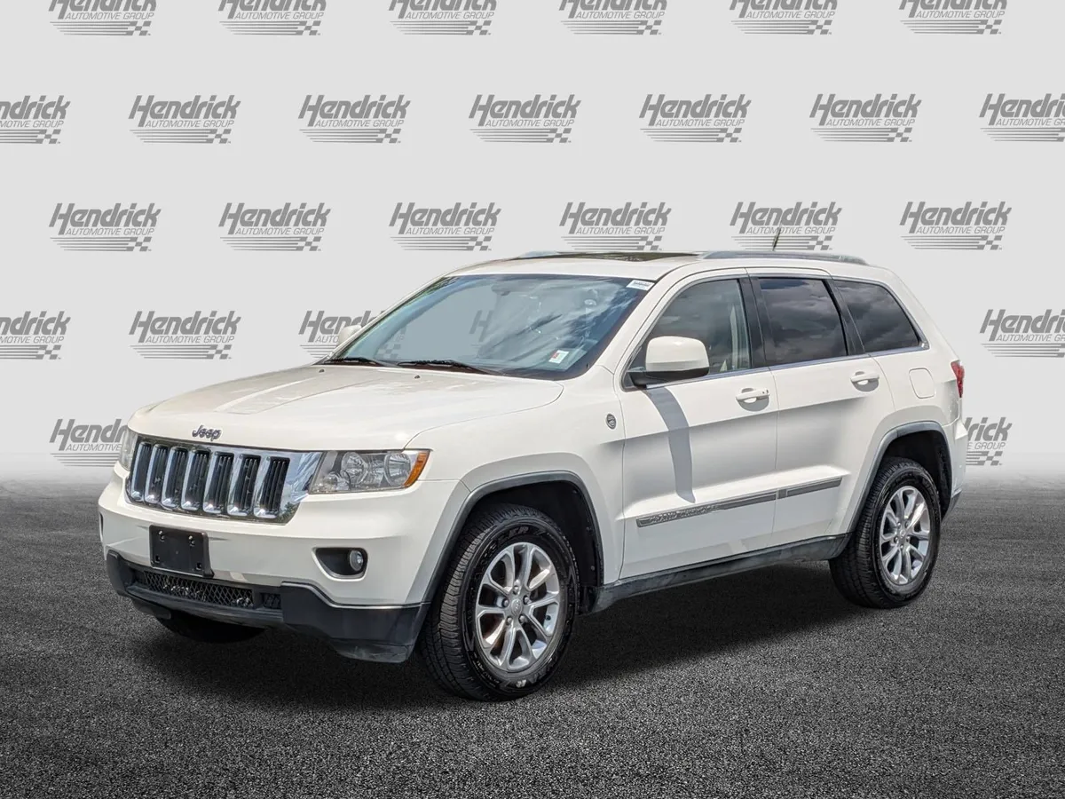 2011 Jeep Grand Cherokee Laredo thumbnail 4