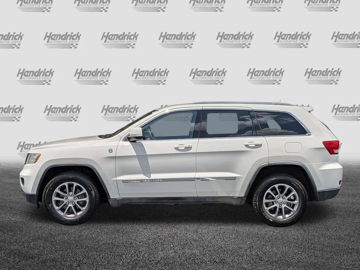 2011 Jeep Grand Cherokee Laredo thumbnail 6