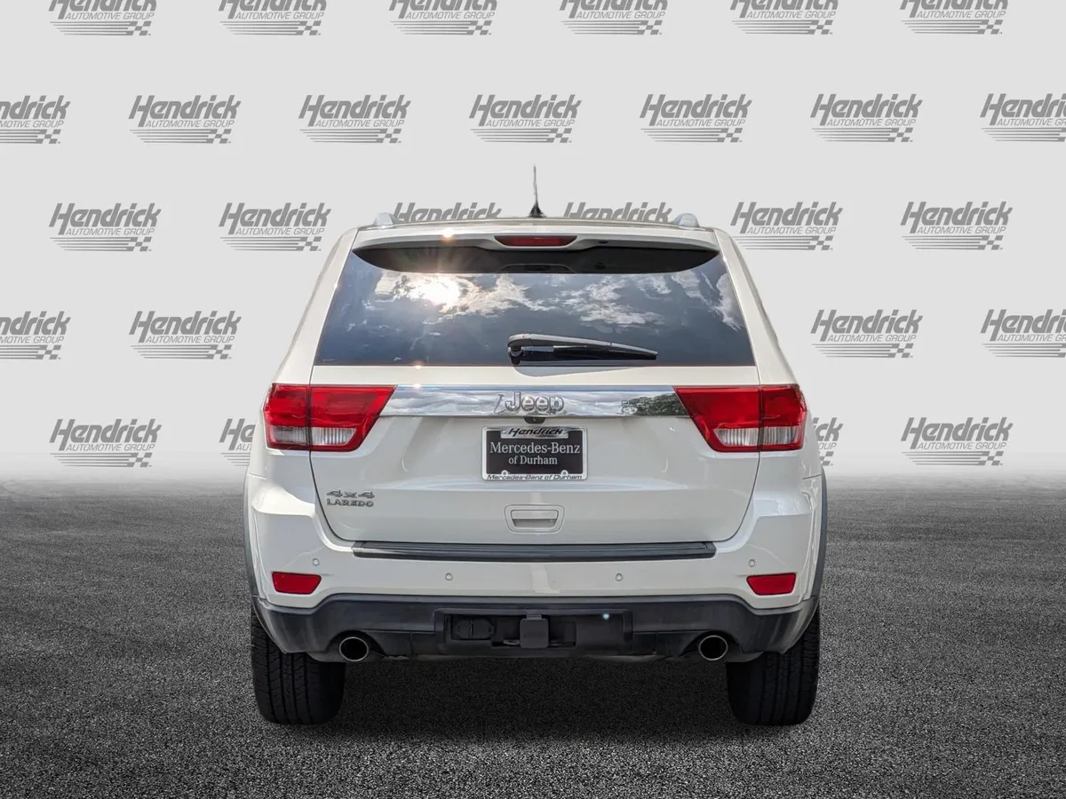 2011 Jeep Grand Cherokee Laredo thumbnail 8