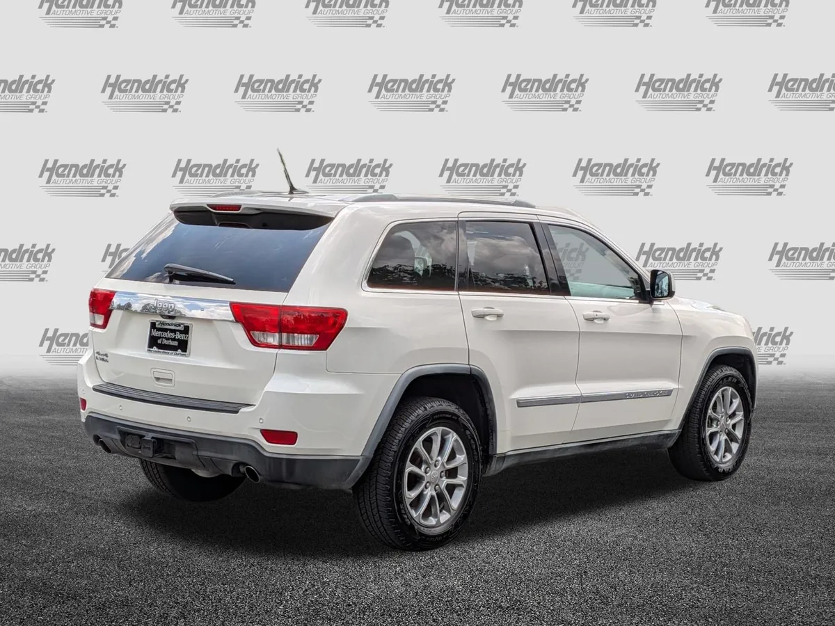 2011 Jeep Grand Cherokee Laredo thumbnail 9
