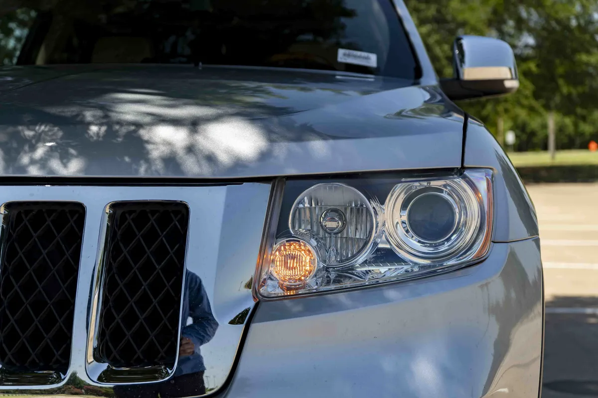 2011 Jeep Grand Cherokee Overland thumbnail 10