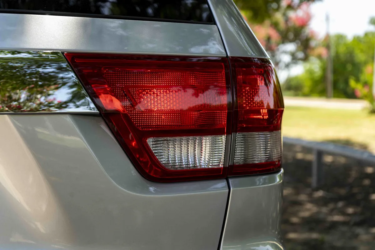 2011 Jeep Grand Cherokee Overland thumbnail 12