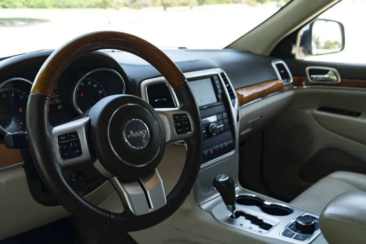 2011 Jeep Grand Cherokee Overland thumbnail 15