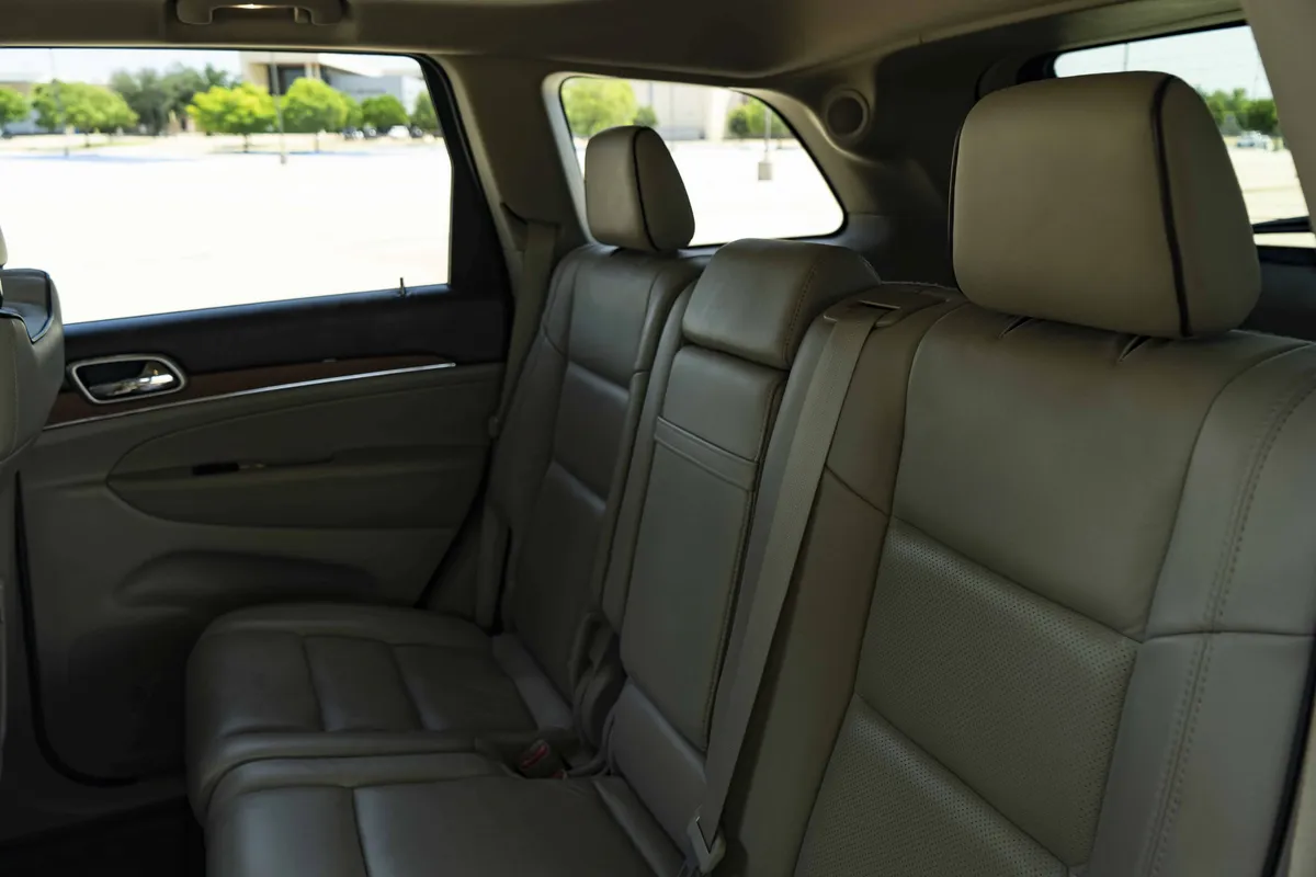 2011 Jeep Grand Cherokee Overland thumbnail 17