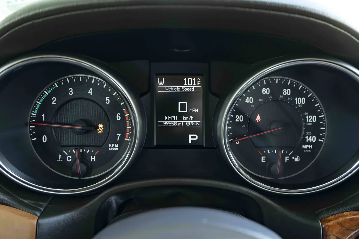2011 Jeep Grand Cherokee Overland thumbnail 21