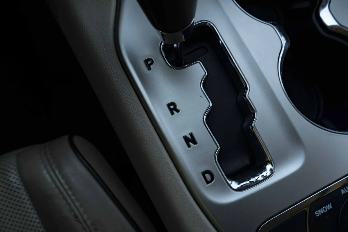2011 Jeep Grand Cherokee Overland thumbnail 27