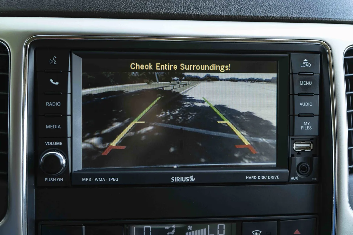 2011 Jeep Grand Cherokee Overland thumbnail 29