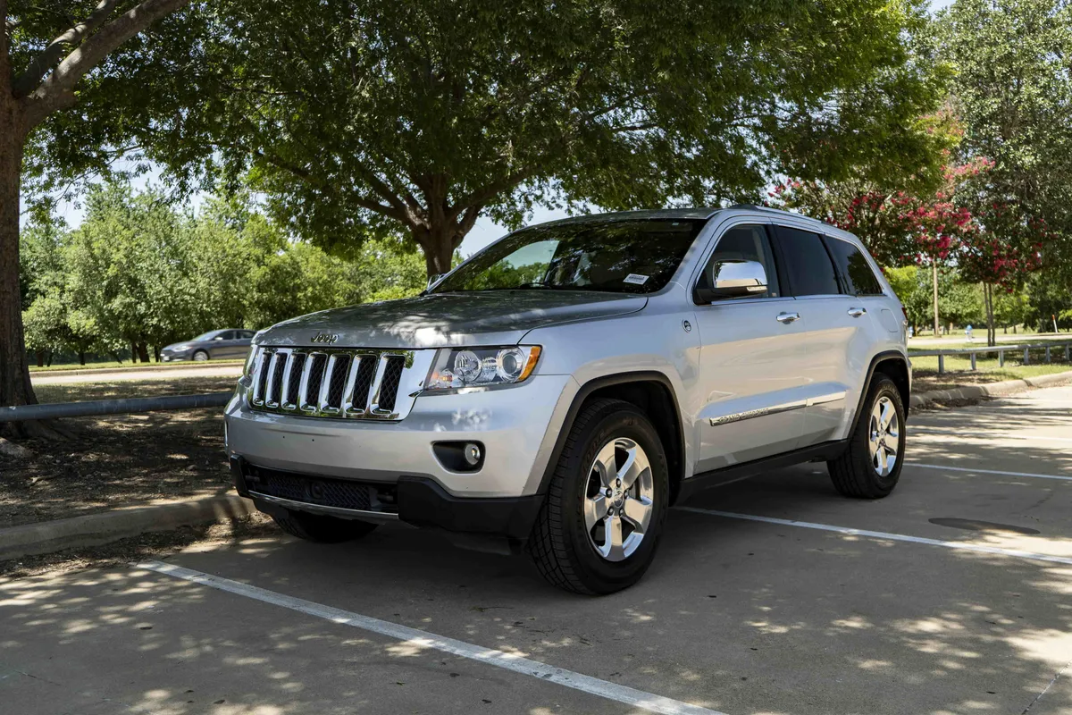 2011 Jeep Grand Cherokee Overland thumbnail 4