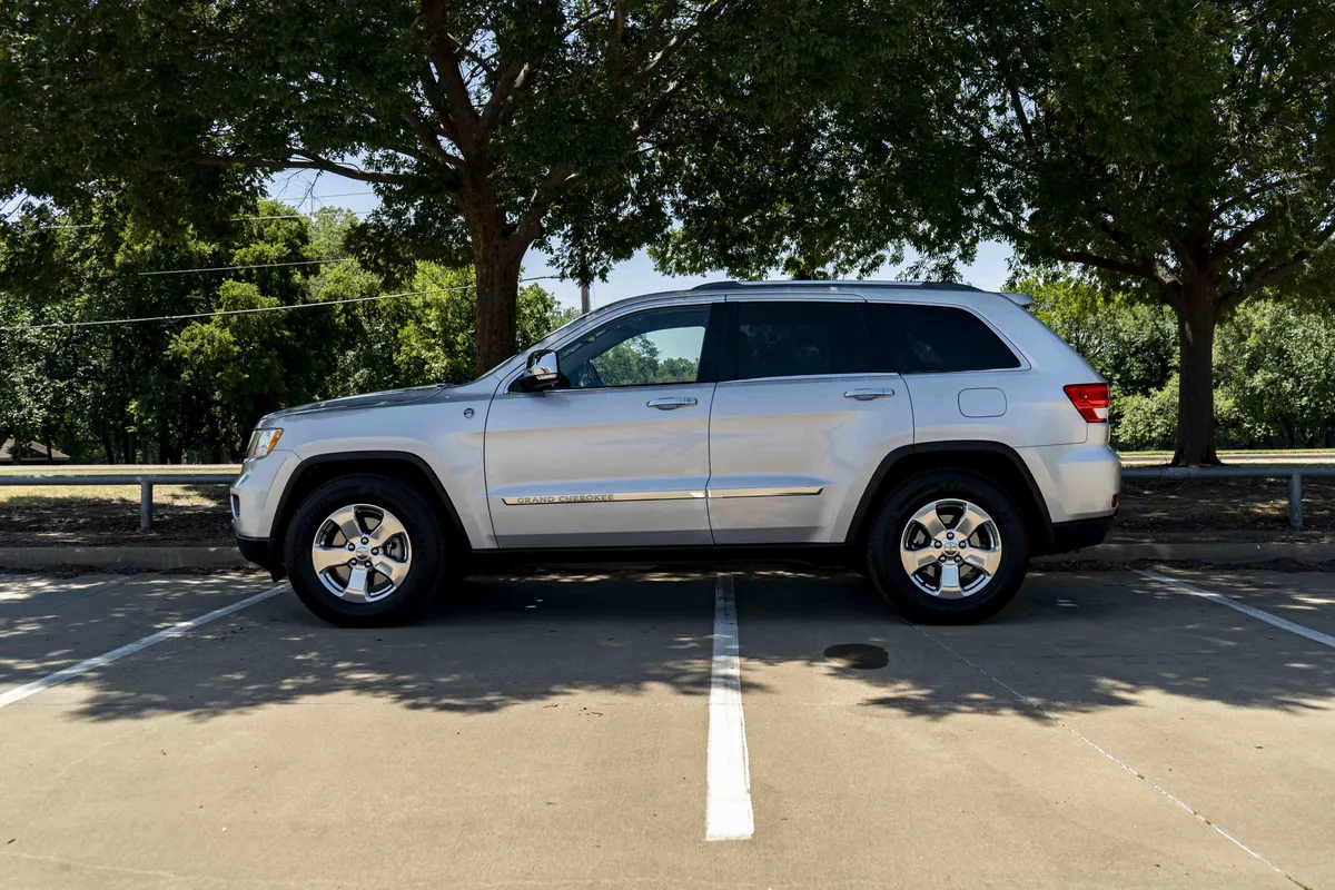 2011 Jeep Grand Cherokee Overland thumbnail 5