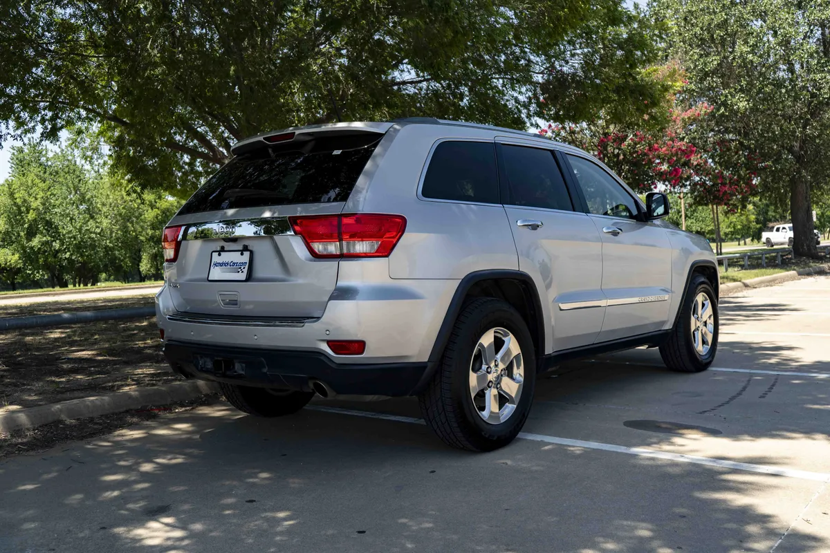 2011 Jeep Grand Cherokee Overland thumbnail 8