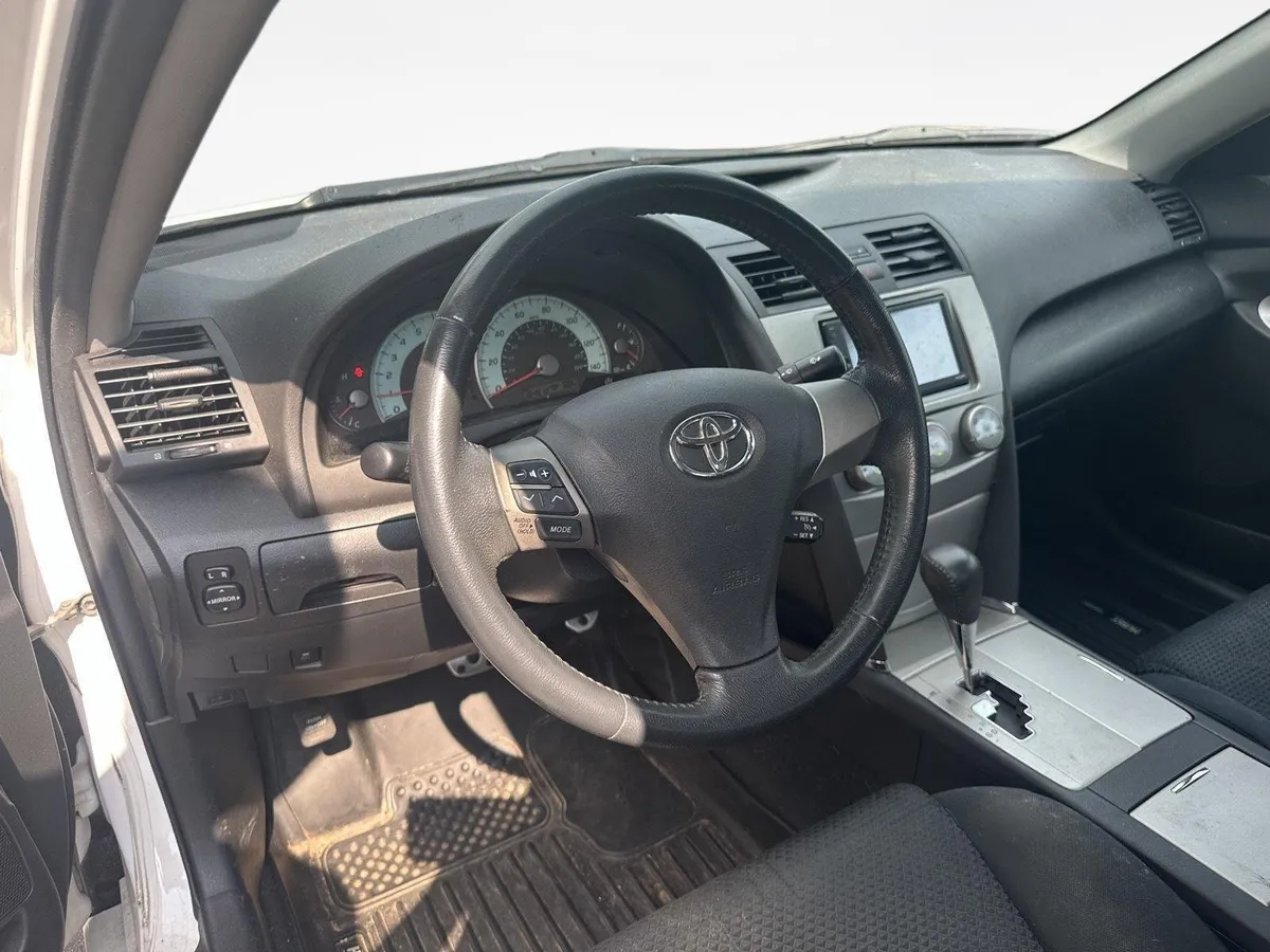 2011 Toyota Camry SE thumbnail 11