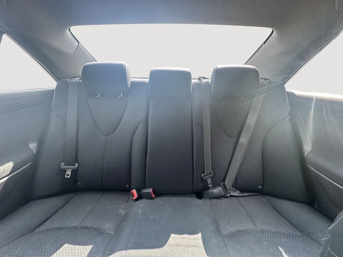 2011 Toyota Camry SE thumbnail 13