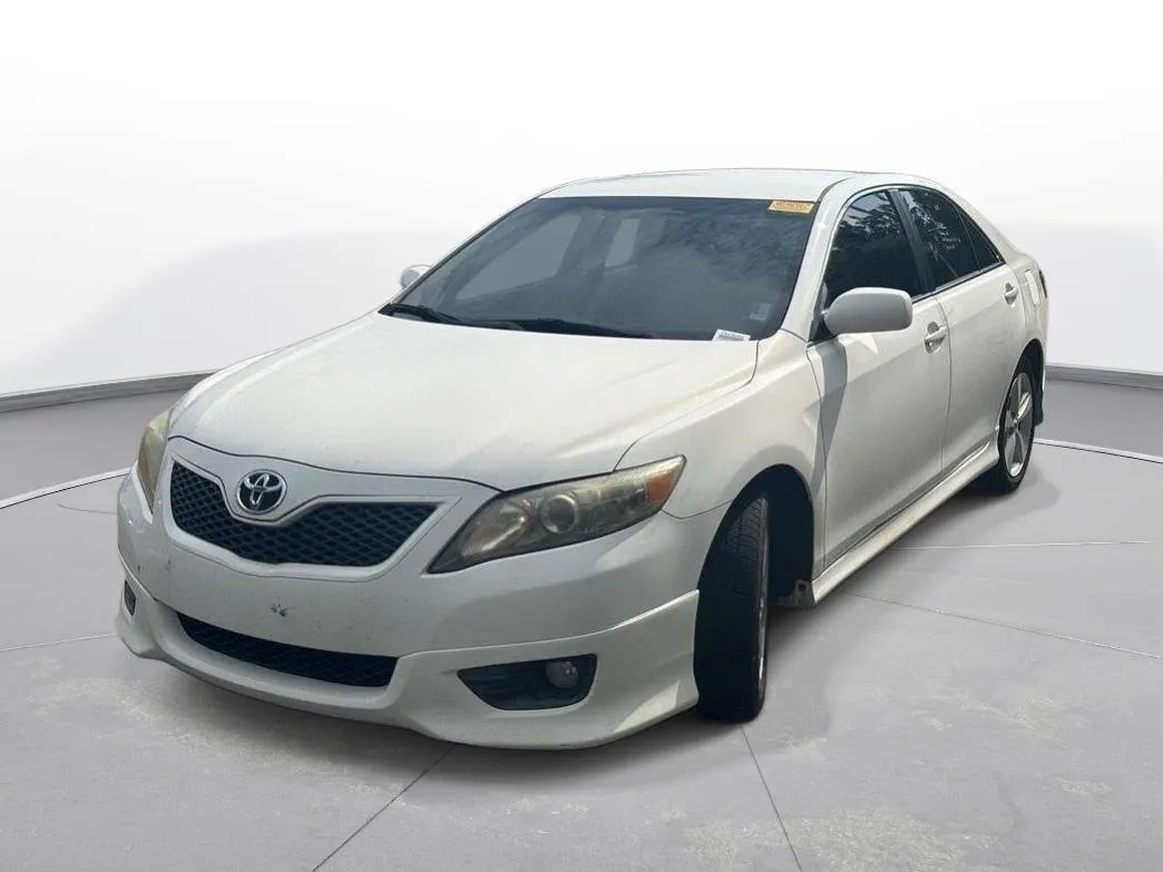 2011 Toyota Camry SE thumbnail 2