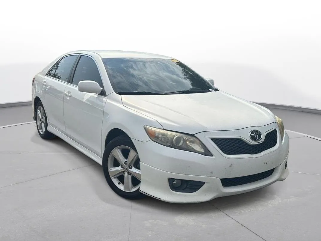 2011 Toyota Camry SE thumbnail 4