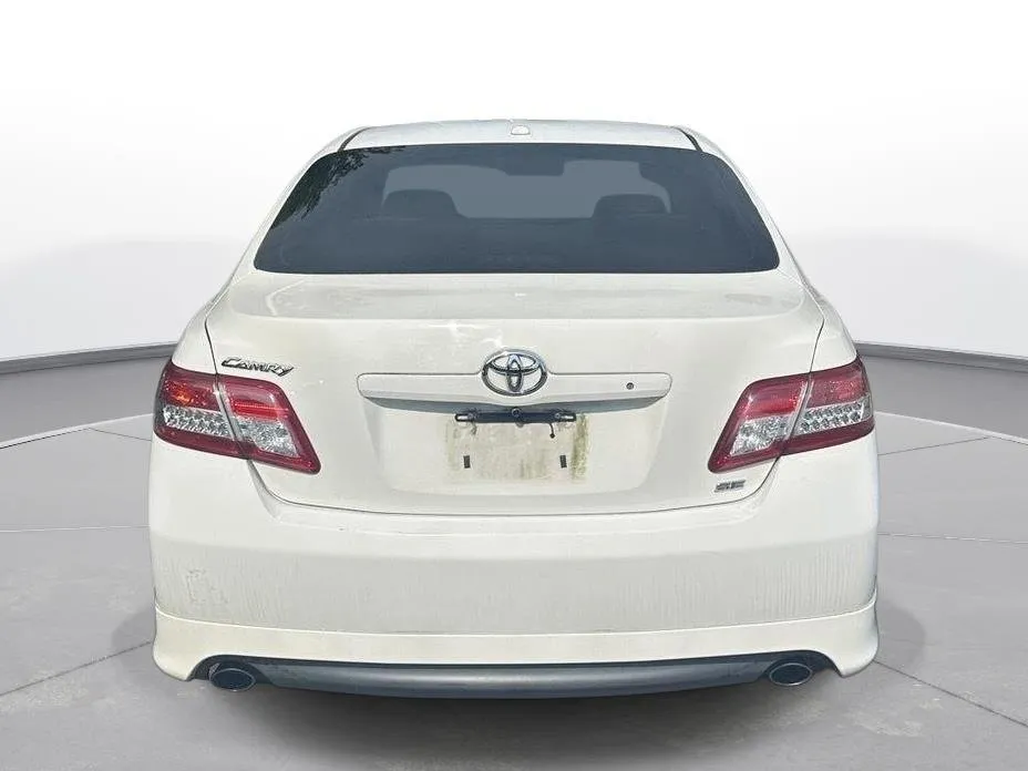 2011 Toyota Camry SE thumbnail 7