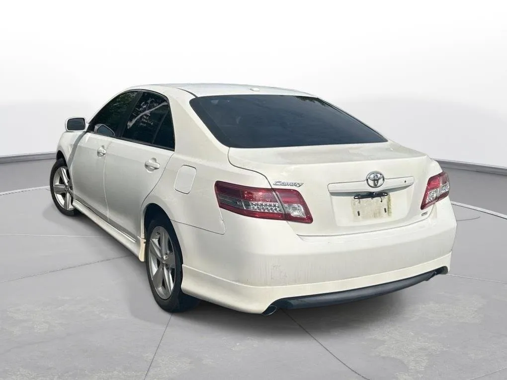 2011 Toyota Camry SE thumbnail 8