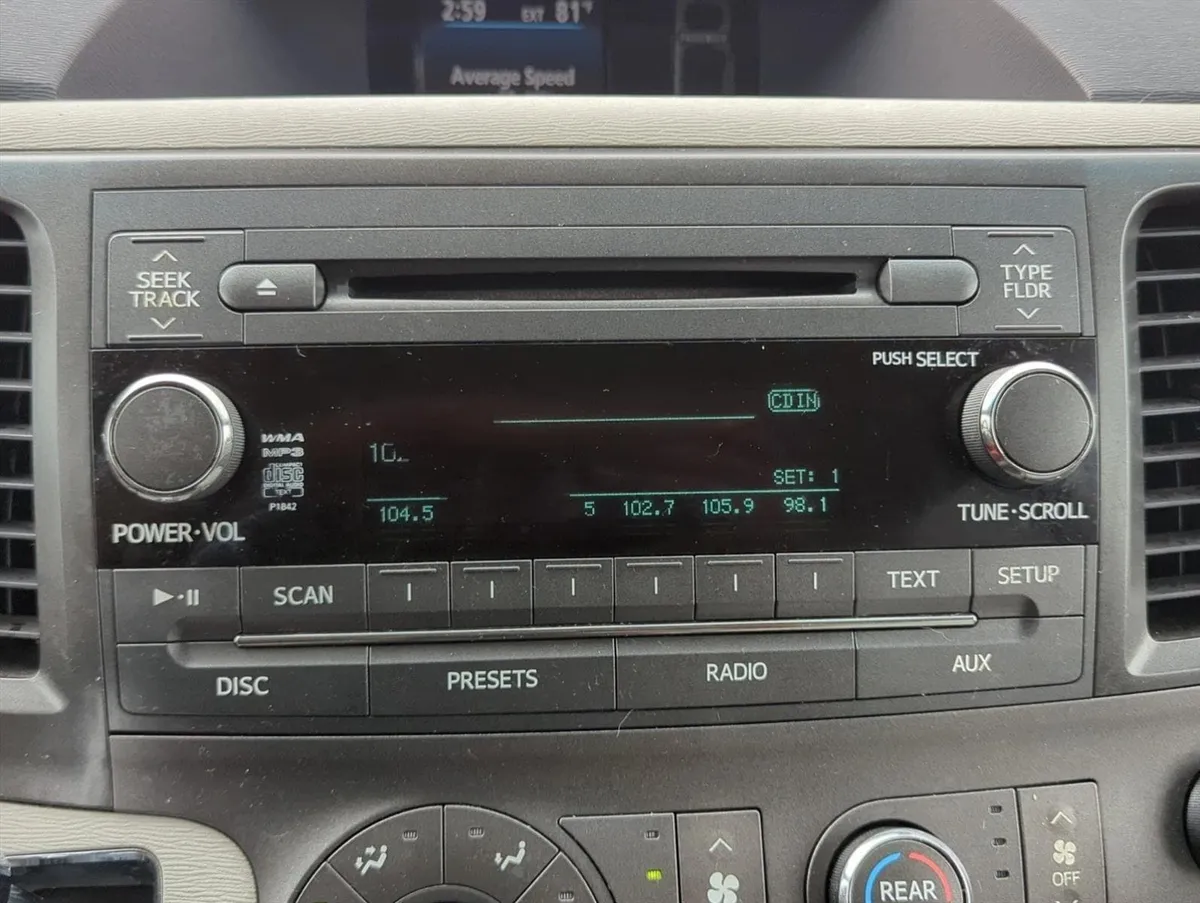 2011 Toyota Sienna LE V6 thumbnail 13