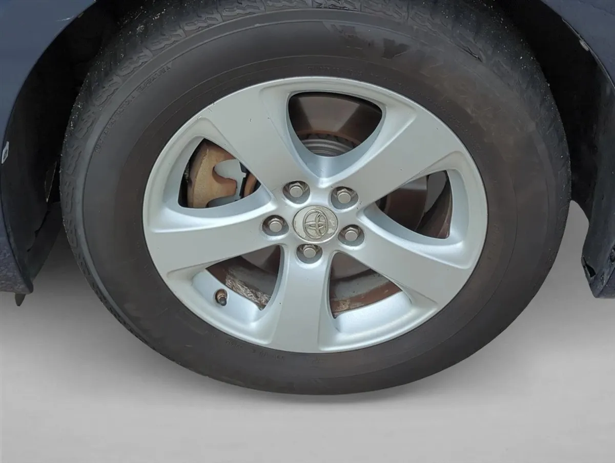 2011 Toyota Sienna LE V6 thumbnail 25