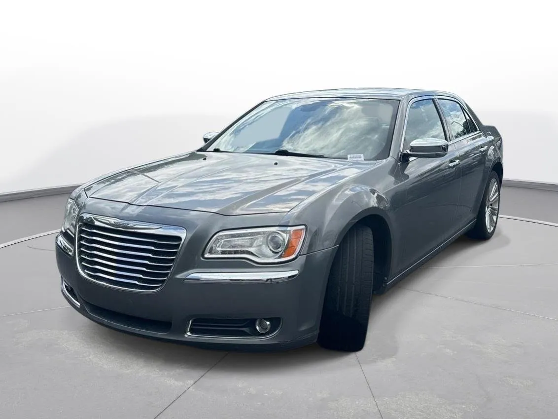 2012 Chrysler 300 Limited thumbnail 2