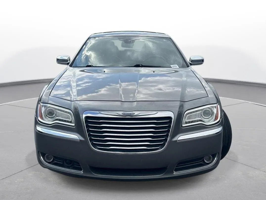 2012 Chrysler 300 Limited thumbnail 3