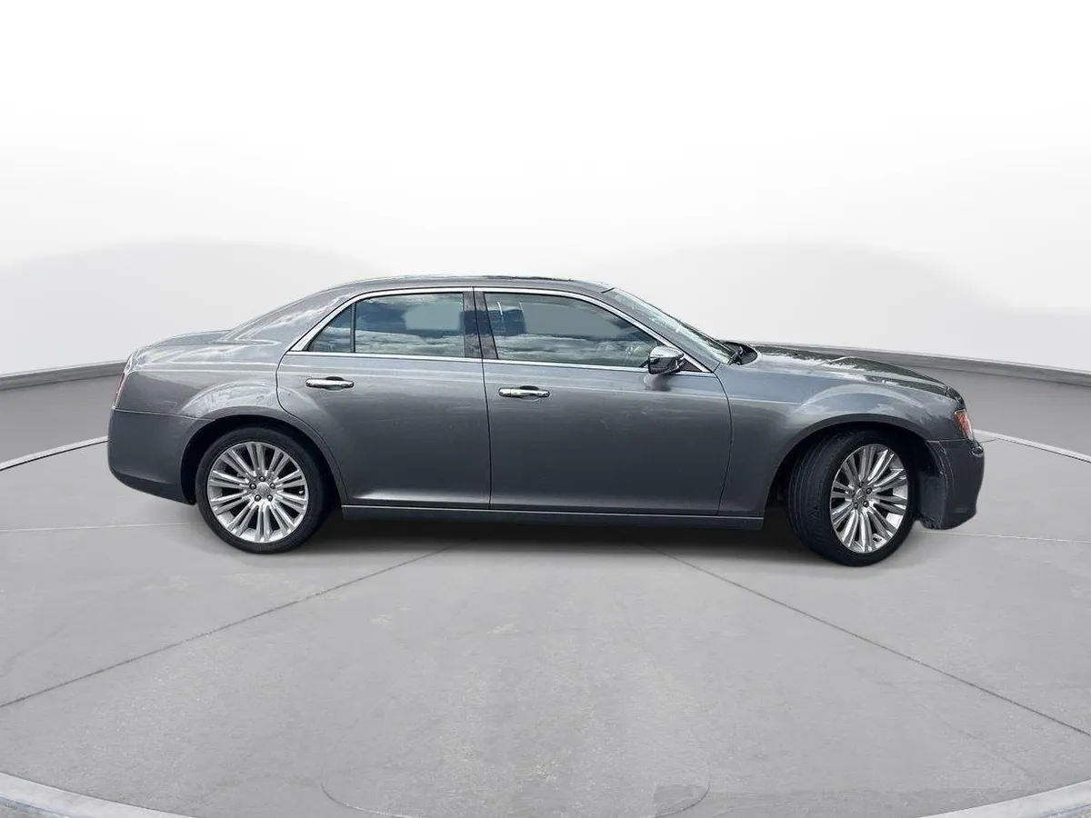 2012 Chrysler 300 Limited thumbnail 5