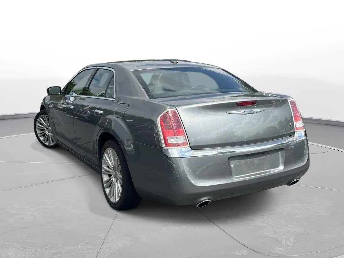 2012 Chrysler 300 Limited thumbnail 8