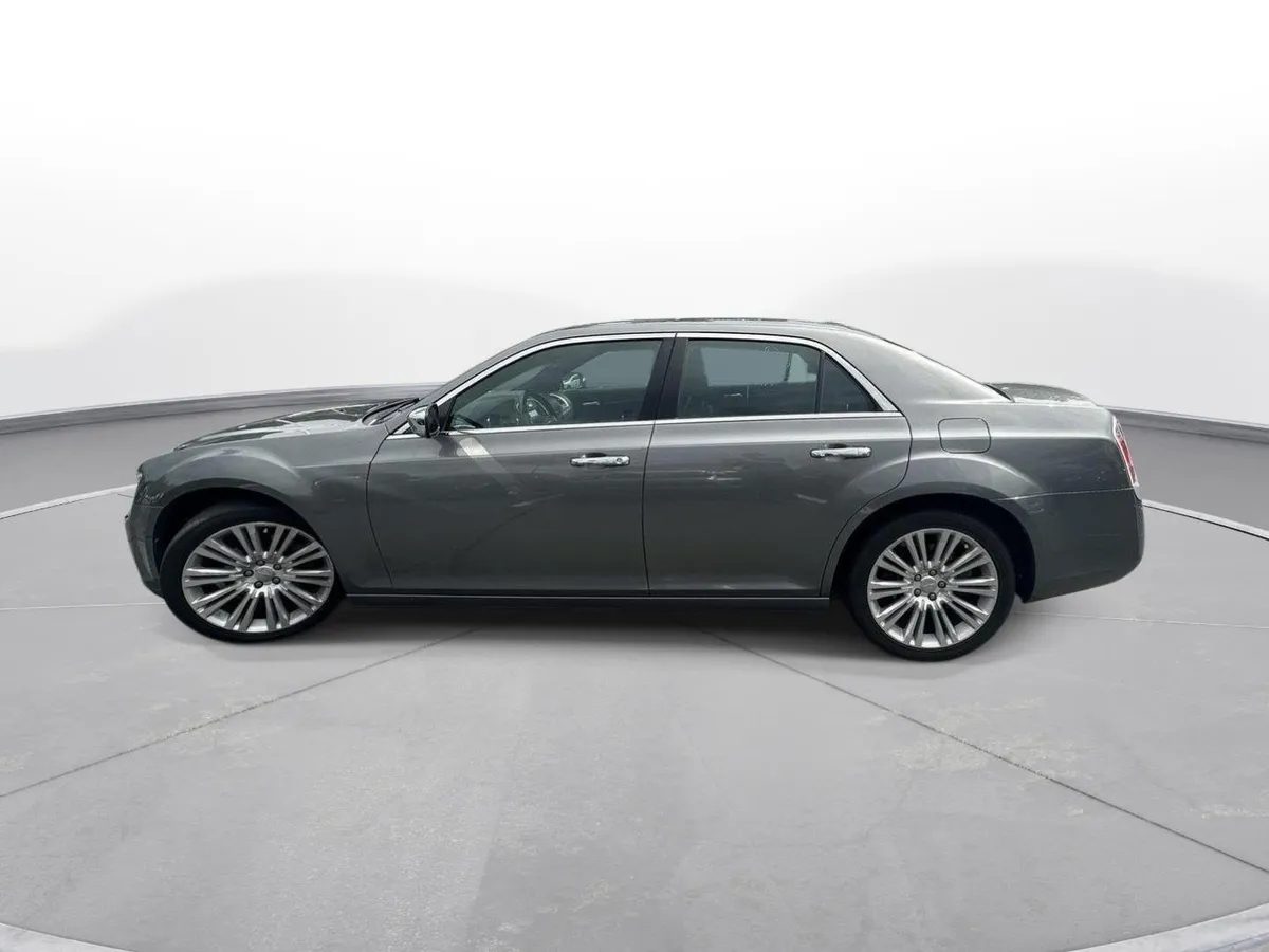2012 Chrysler 300 Limited thumbnail 9