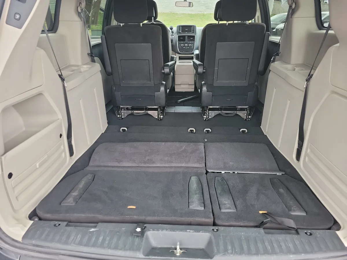 2012 Dodge Grand Caravan SXT thumbnail 11
