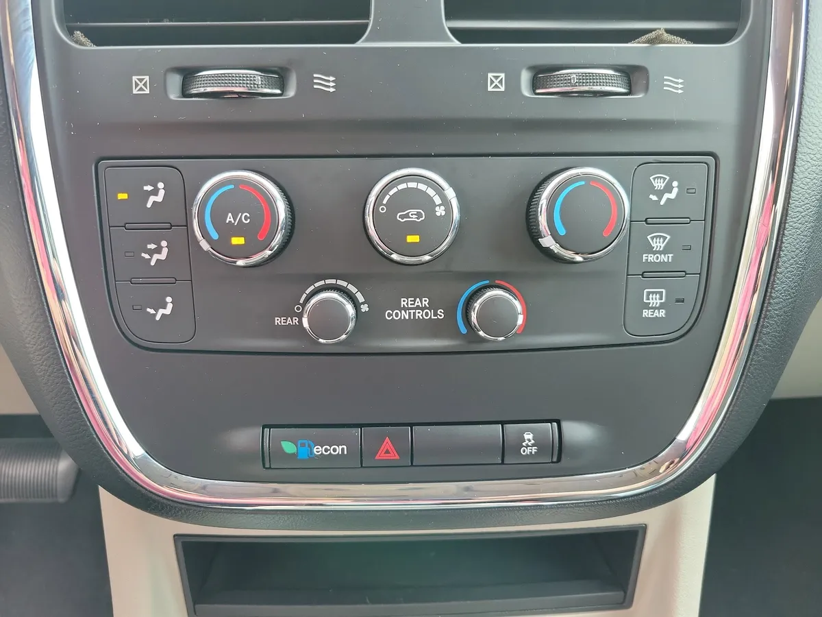 2012 Dodge Grand Caravan SXT thumbnail 14