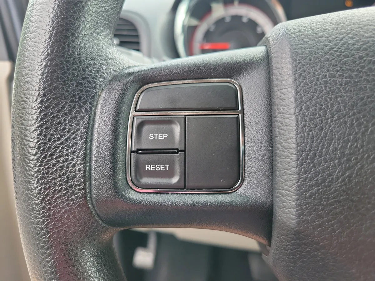2012 Dodge Grand Caravan SXT thumbnail 16