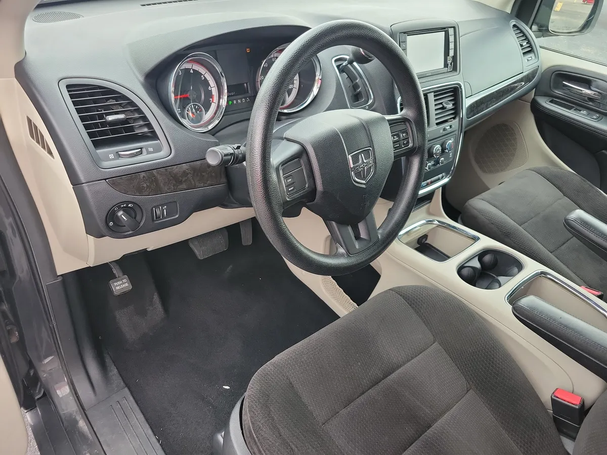 2012 Dodge Grand Caravan SXT thumbnail 3