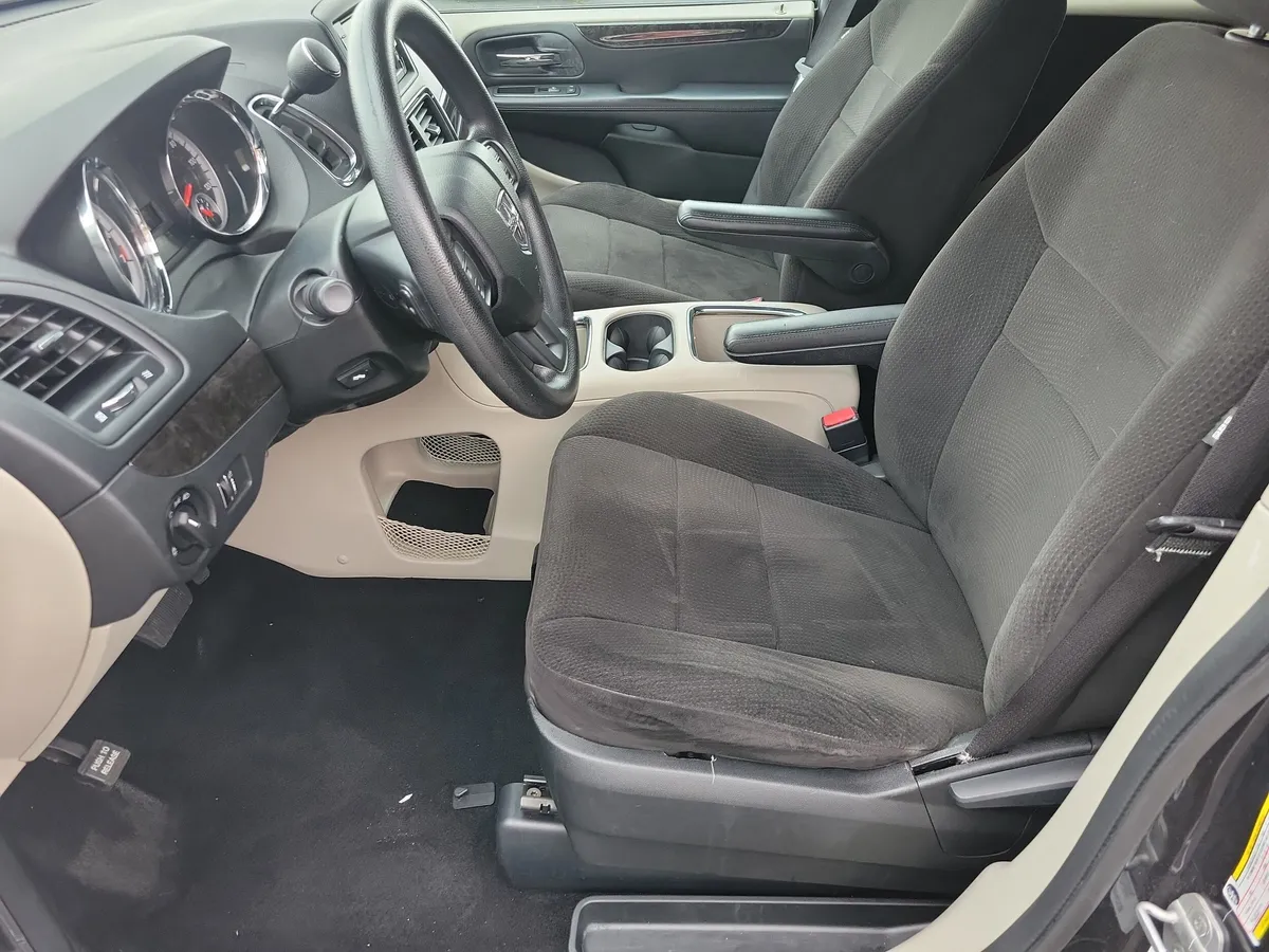 2012 Dodge Grand Caravan SXT thumbnail 4