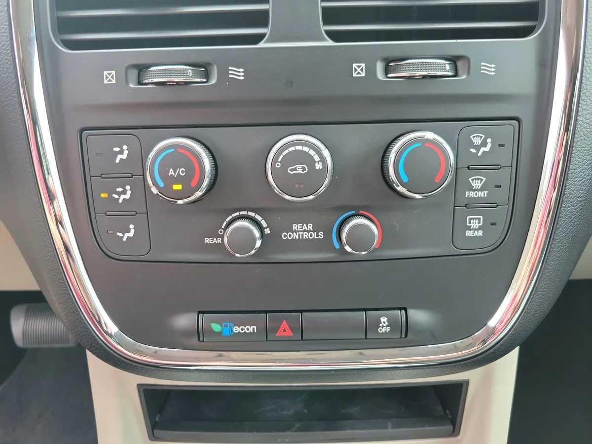 2012 Dodge Grand Caravan SXT thumbnail 13