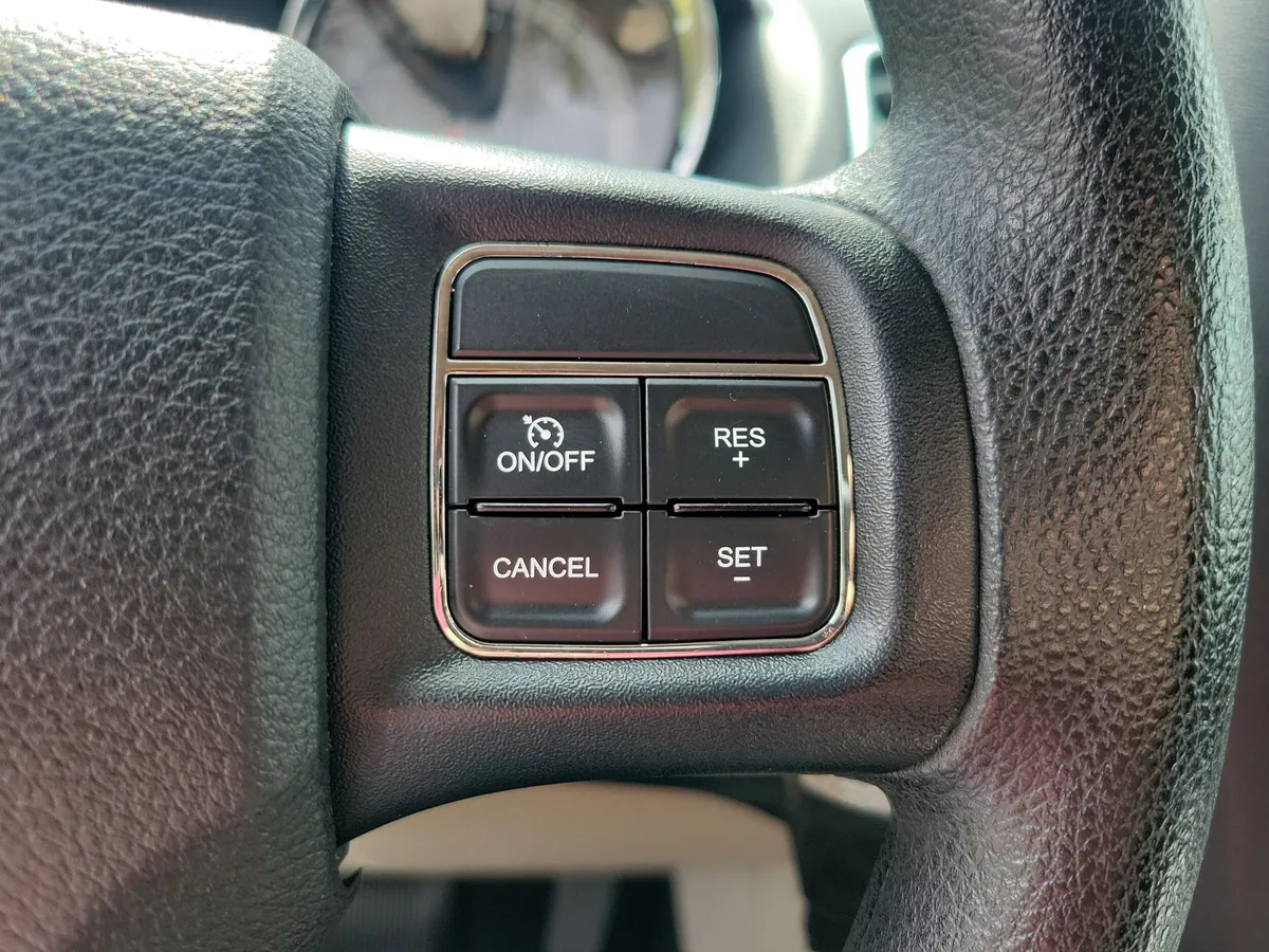 2012 Dodge Grand Caravan SXT thumbnail 16