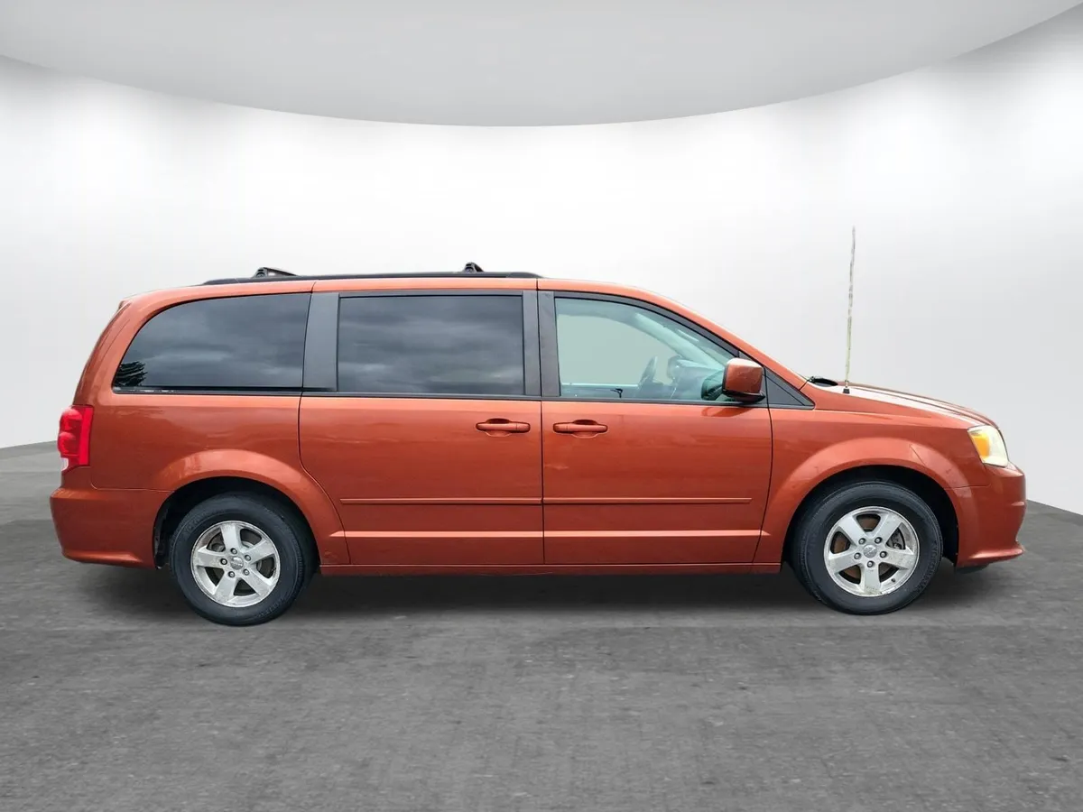 2012 Dodge Grand Caravan SXT thumbnail 2