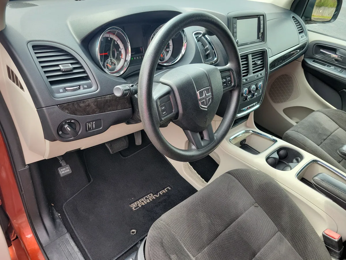 2012 Dodge Grand Caravan SXT thumbnail 3