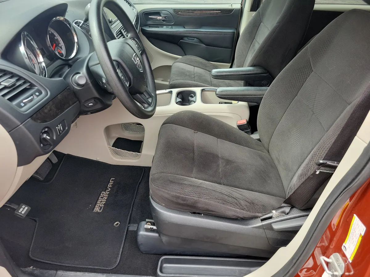 2012 Dodge Grand Caravan SXT thumbnail 4