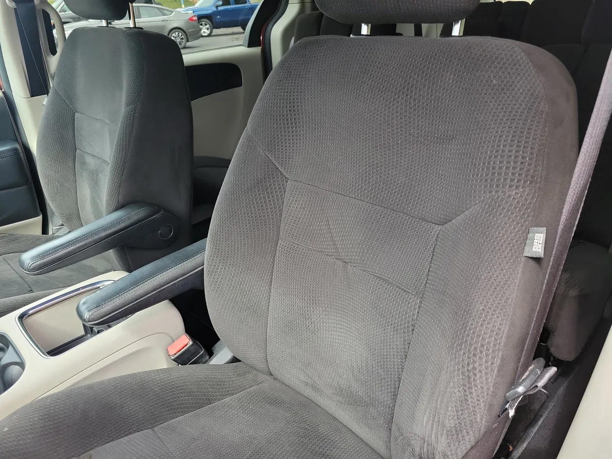 2012 Dodge Grand Caravan SXT thumbnail 5