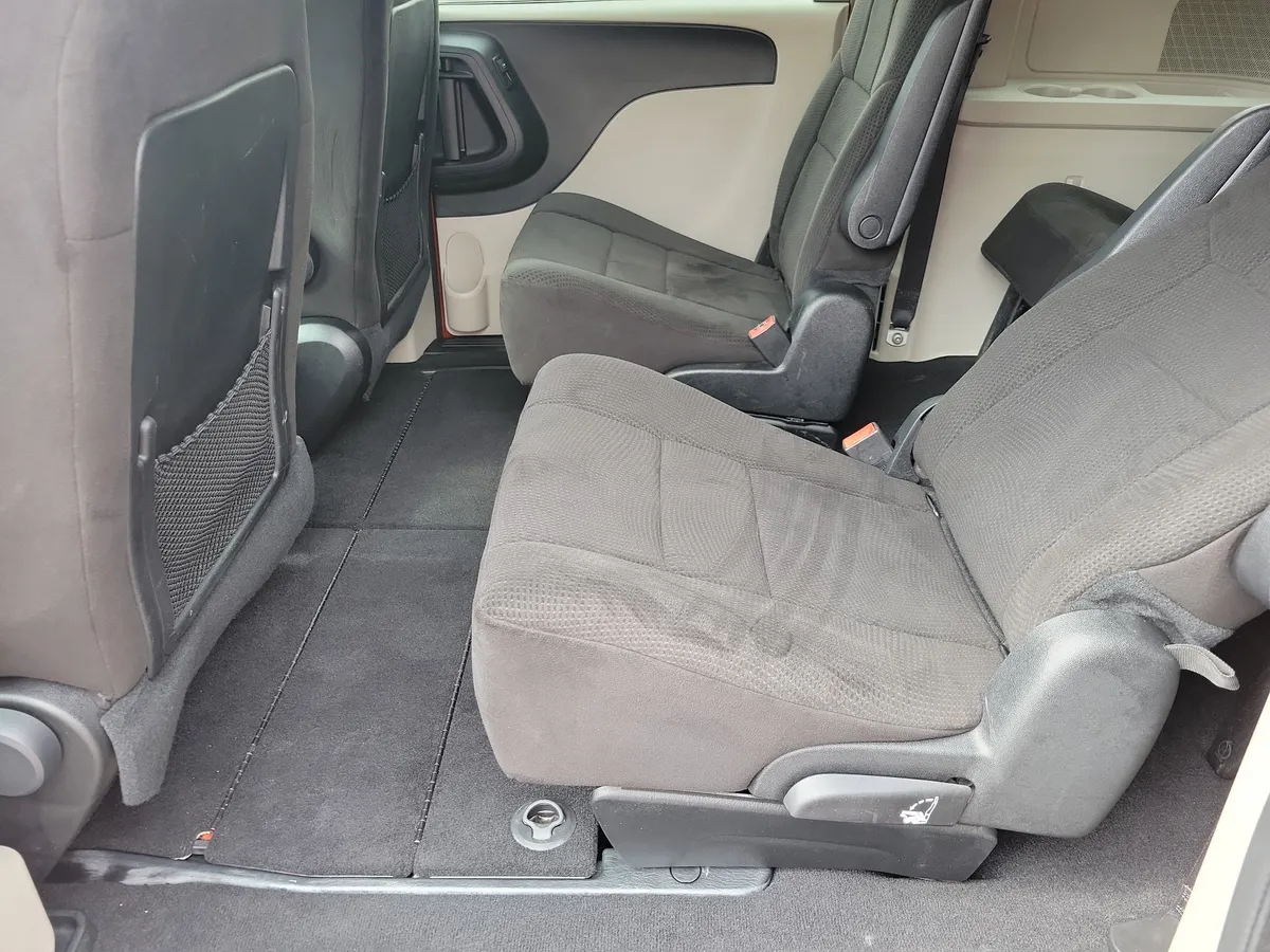 2012 Dodge Grand Caravan SXT thumbnail 7