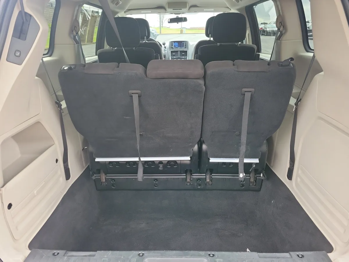 2012 Dodge Grand Caravan SXT thumbnail 9