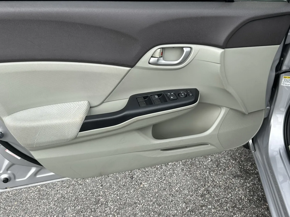 2012 Honda Civic LX thumbnail 11