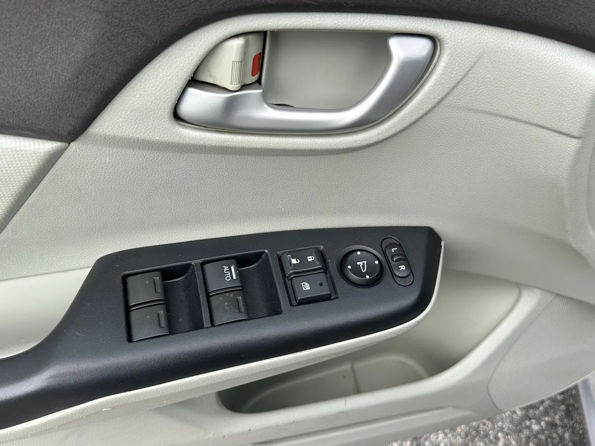 2012 Honda Civic LX thumbnail 12