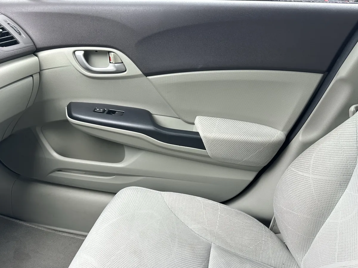 2012 Honda Civic LX thumbnail 25
